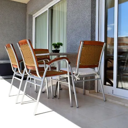 Perfect Location With Stunning Views, 2 Minutes To *